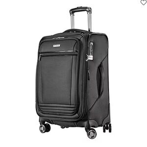 Perry Ellis 21" Spinner Luggage